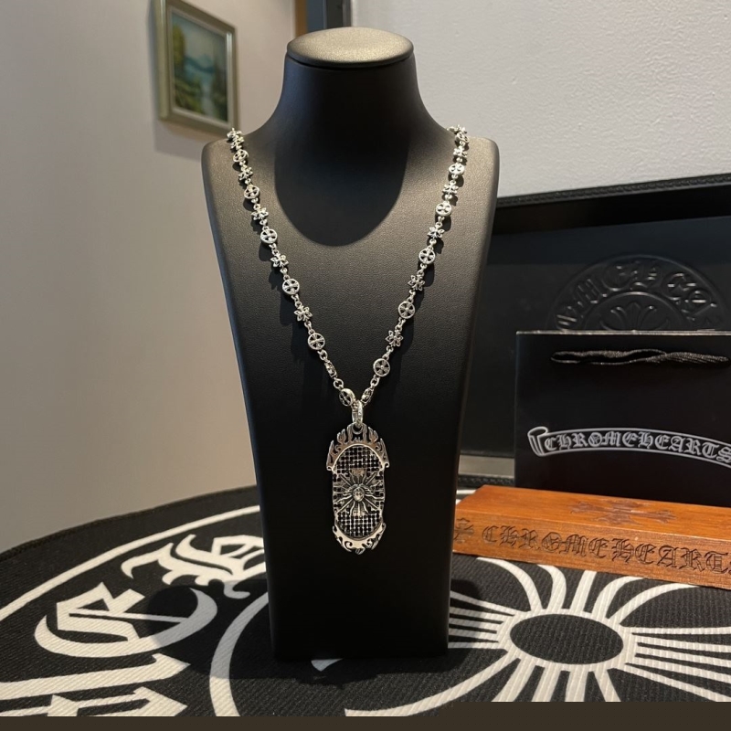 Ch**me He**ts necklaces